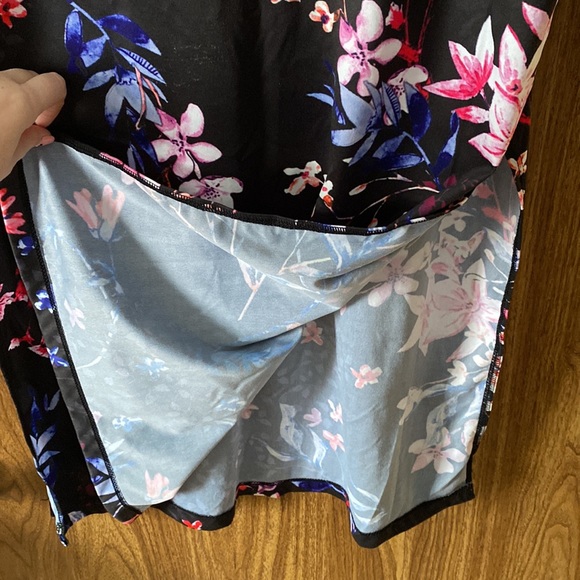 3/$25 Open-sided t-shirt - Picture 2 of 3